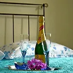House Nevena Semesterbostad *